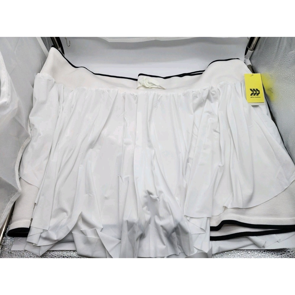 Ladies All In Motion 4X White Skirt w/ Shorts- Activewear- NWT $25